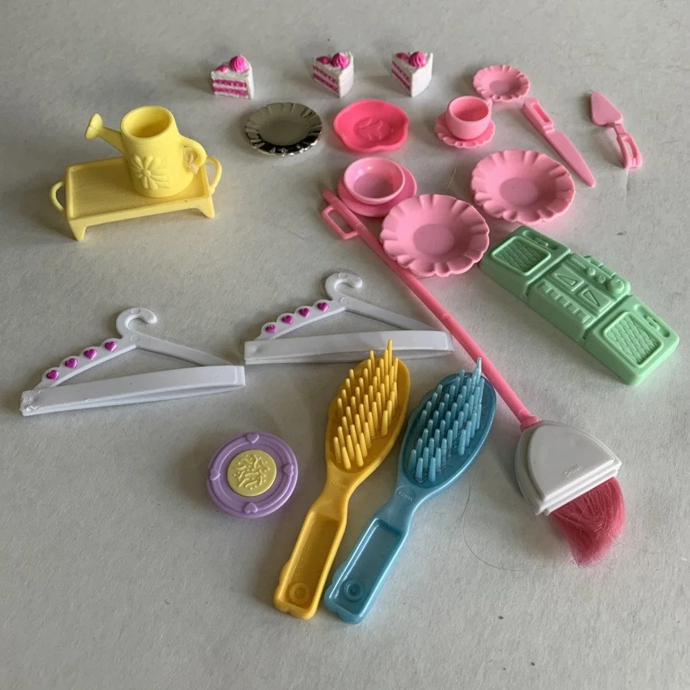 Barbie And Kelly Accessories 22 items